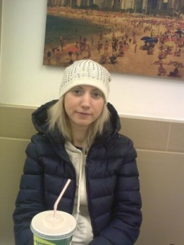 Фото девушки Бекхэм кошка