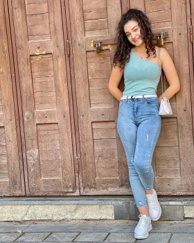 Фото девушки Zahrabashir