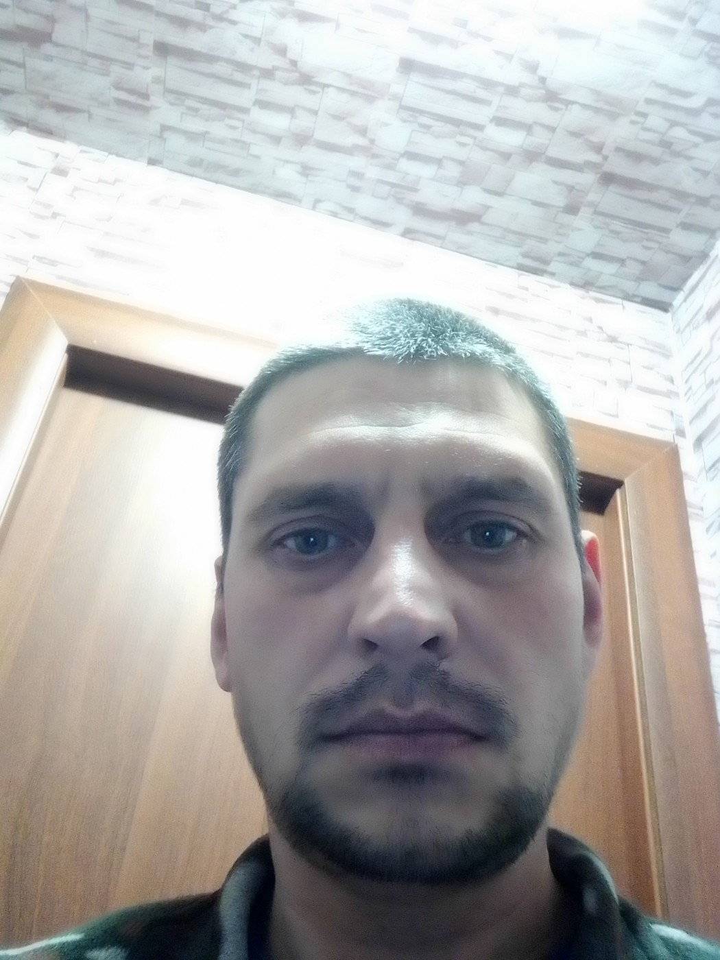 Знакомство. Фото. Нажмите, чтобы увеличить