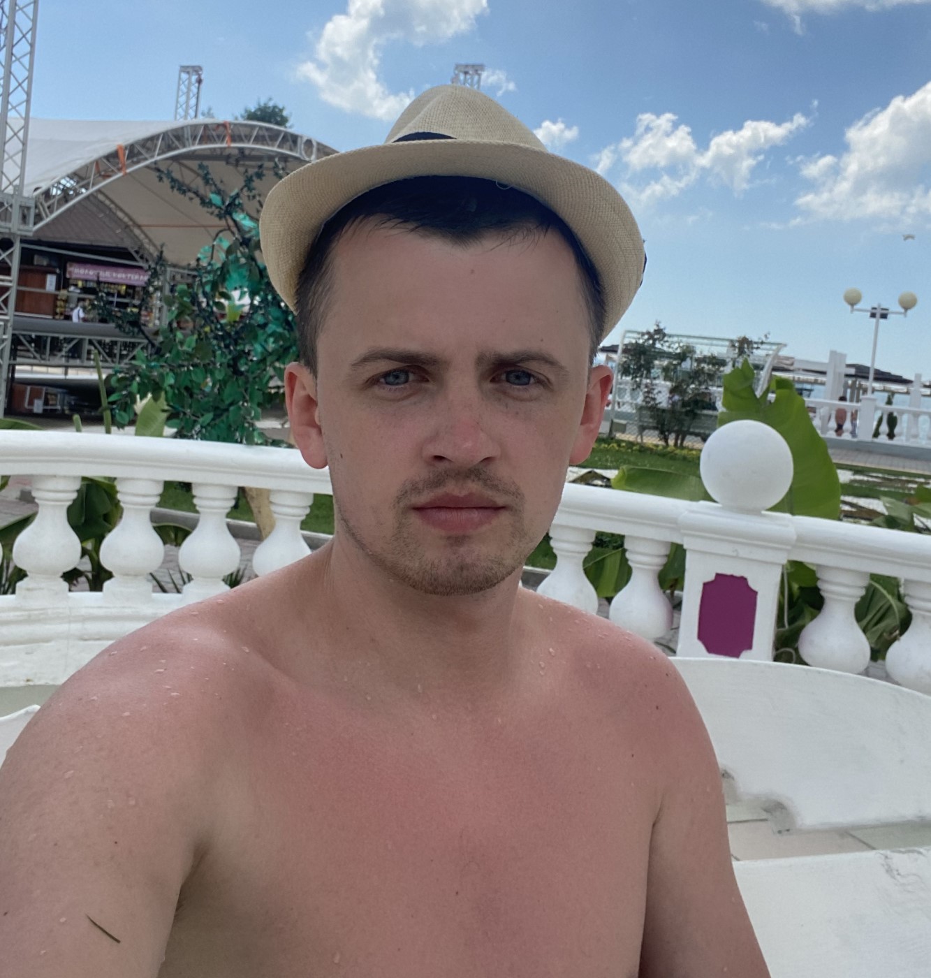 Знакомство. Фото. Нажмите, чтобы увеличить