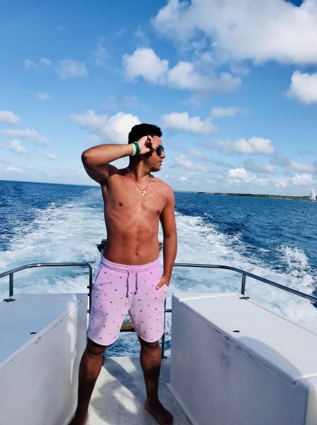 Знакомство. Фото. Нажмите, чтобы увеличить