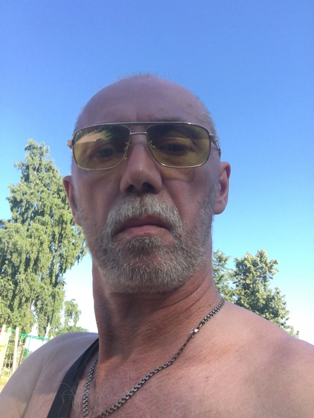 Знакомство. Фото. Нажмите, чтобы увеличить