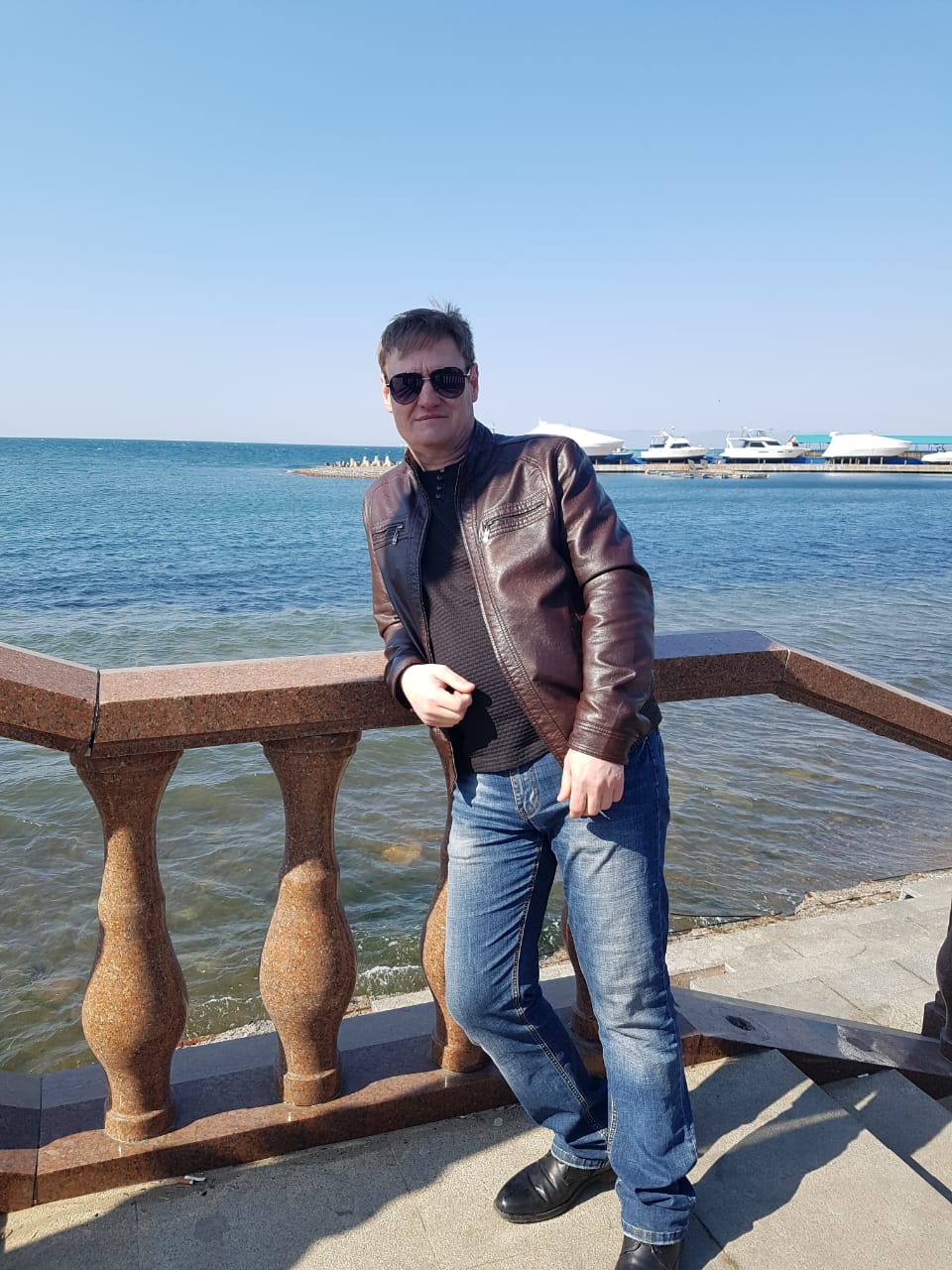 Знакомство. Фото. Нажмите, чтобы увеличить