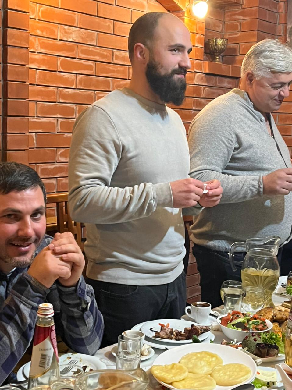 Знакомство. Фото. Нажмите, чтобы увеличить