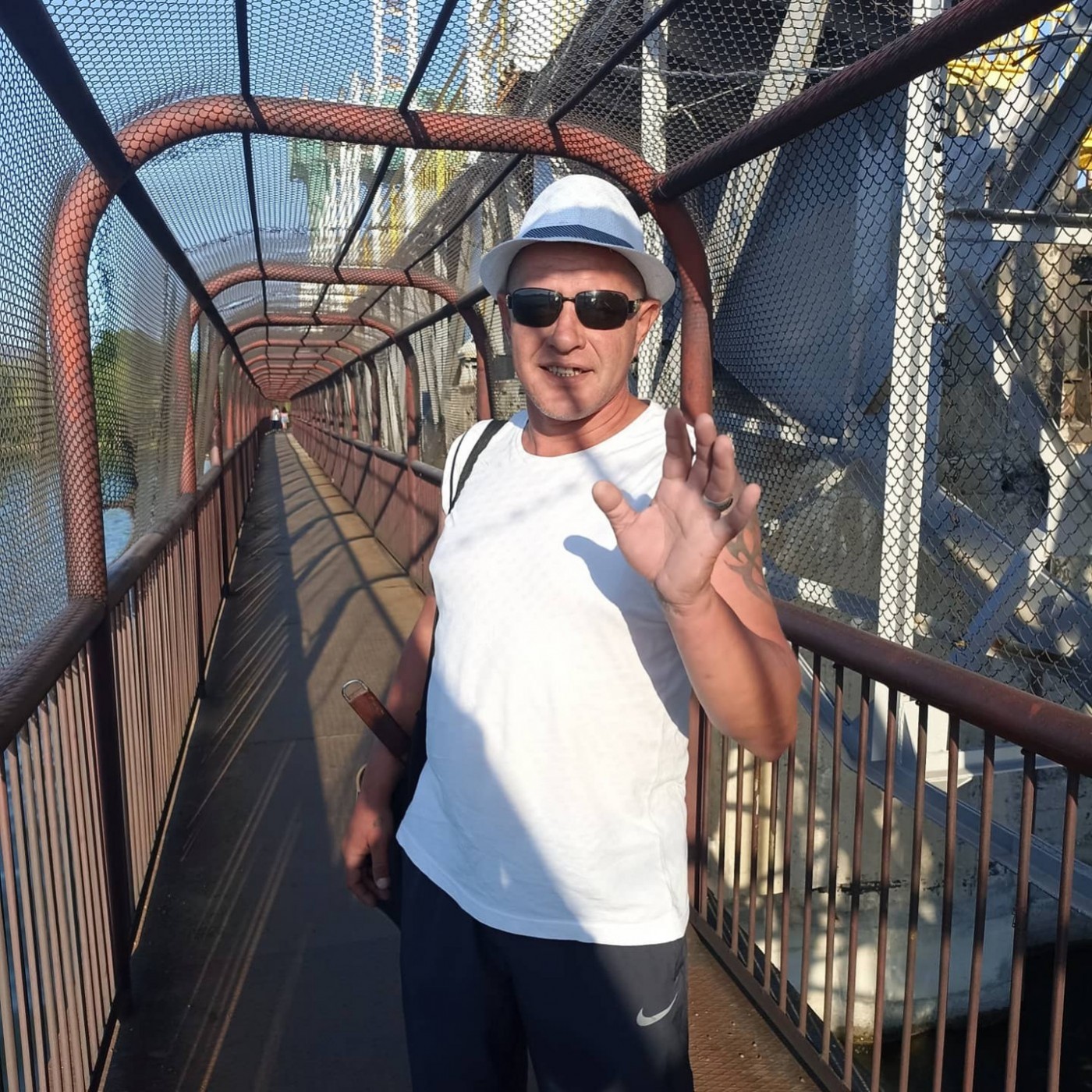 Знакомство. Фото. Нажмите, чтобы увеличить