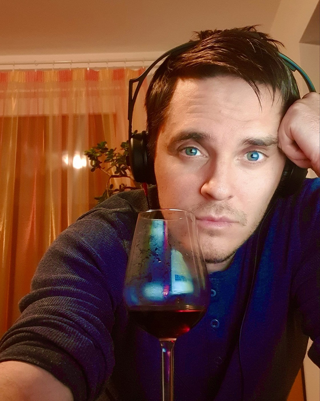 Знакомство. Фото. Нажмите, чтобы увеличить