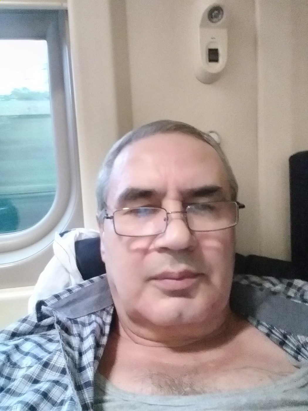 Знакомство. Фото. Нажмите, чтобы увеличить