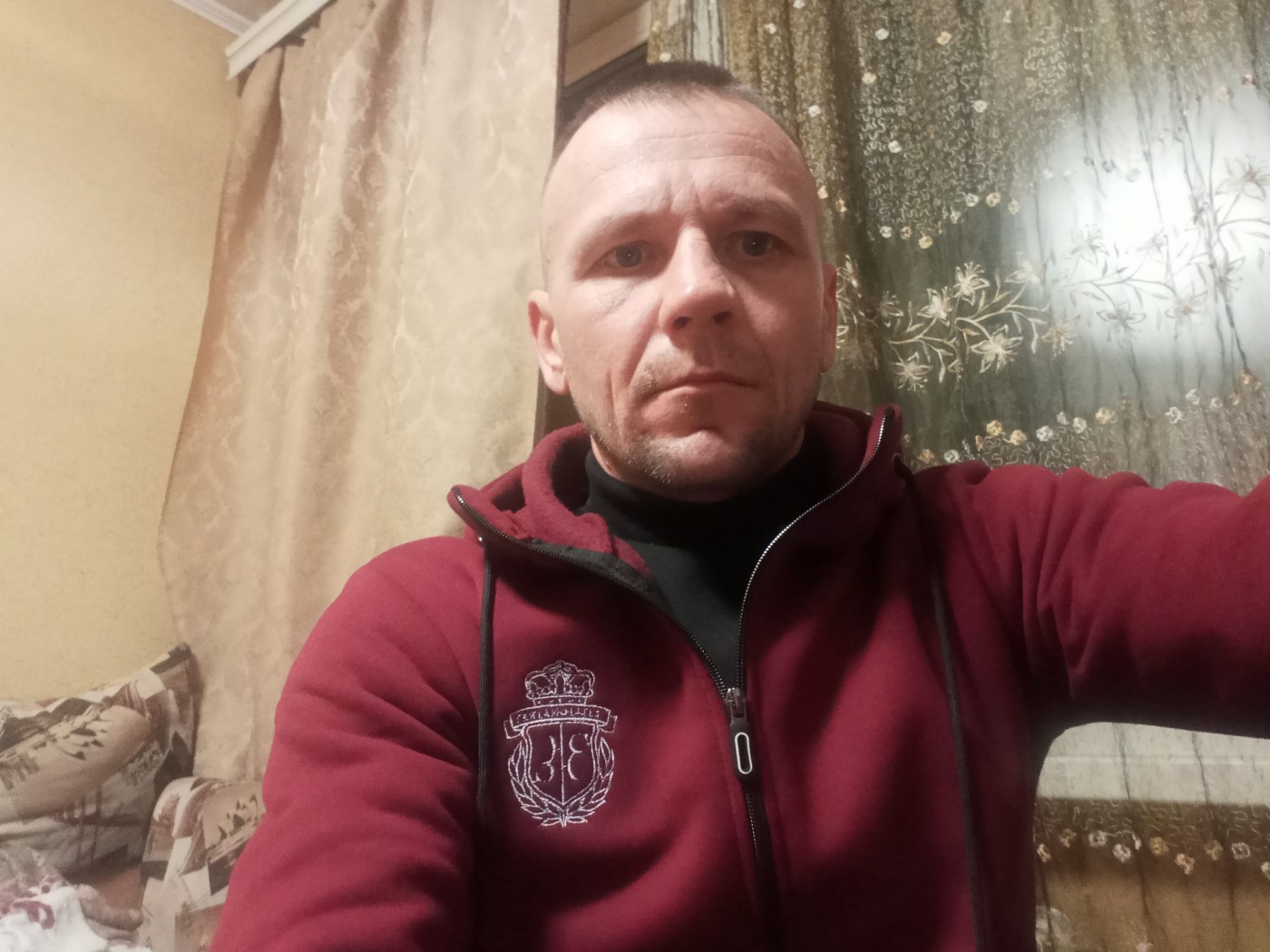 Знакомство. Фото. Нажмите, чтобы увеличить