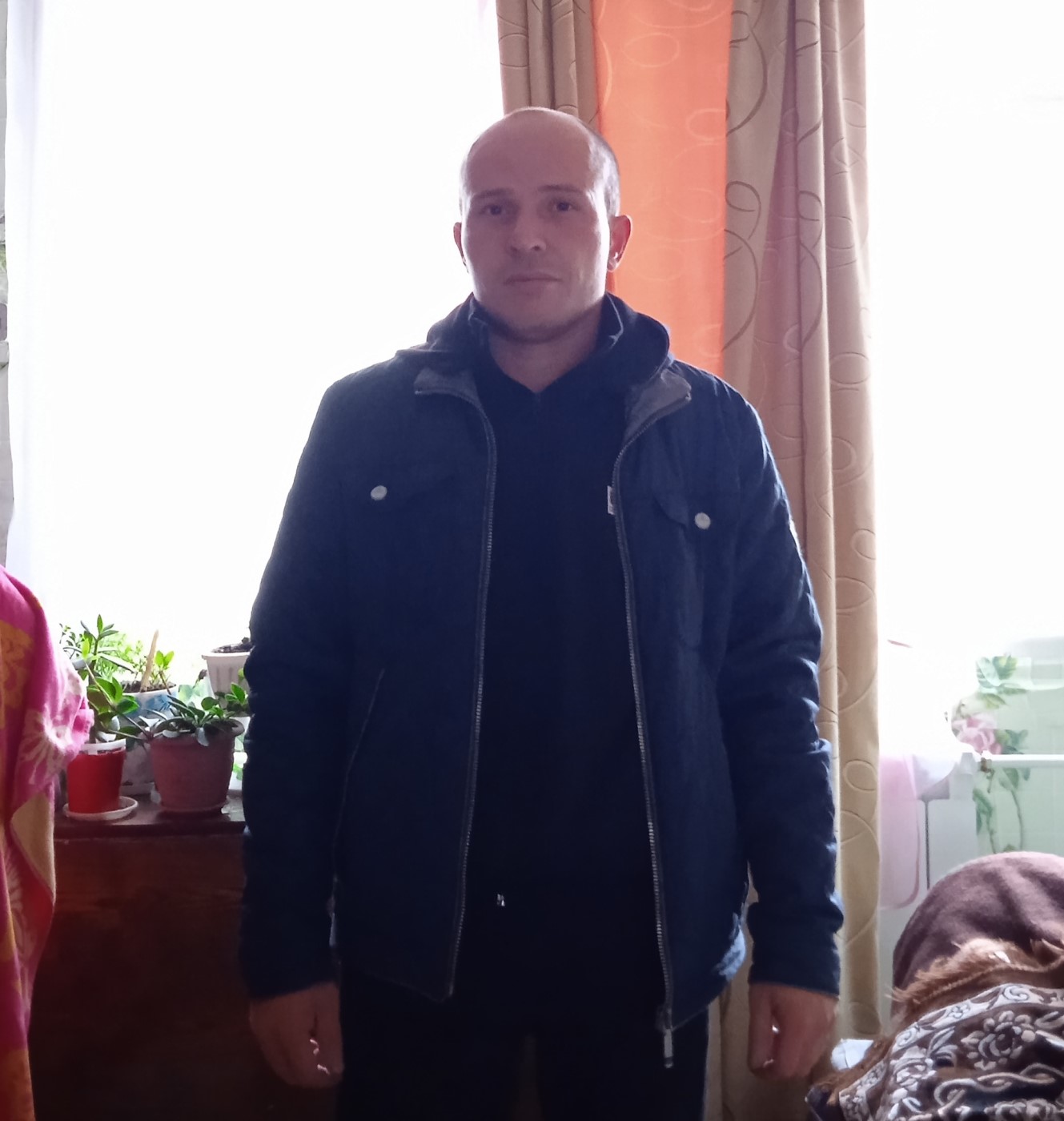 Знакомство. Фото. Нажмите, чтобы увеличить