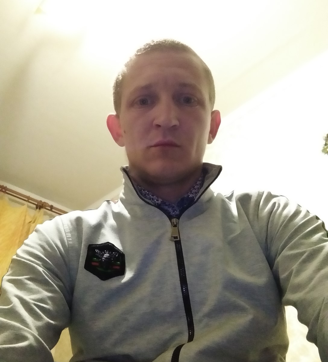 Знакомство. Фото. Нажмите, чтобы увеличить