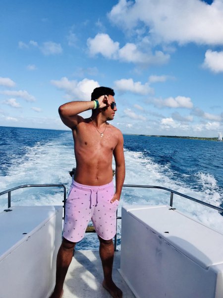 Знакомство. Фото. Нажмите, чтобы увеличить