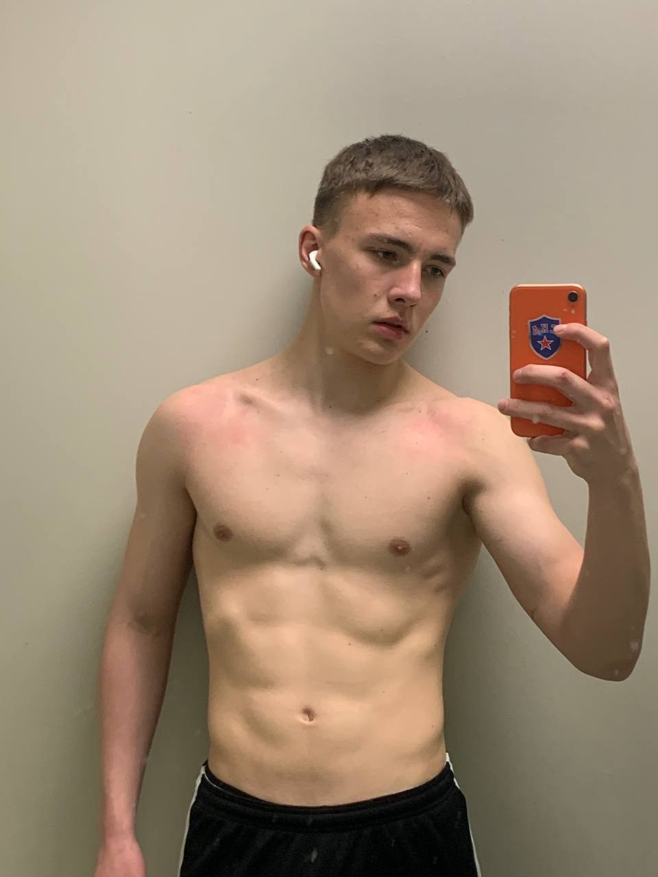 Знакомство. Фото. Нажмите, чтобы увеличить