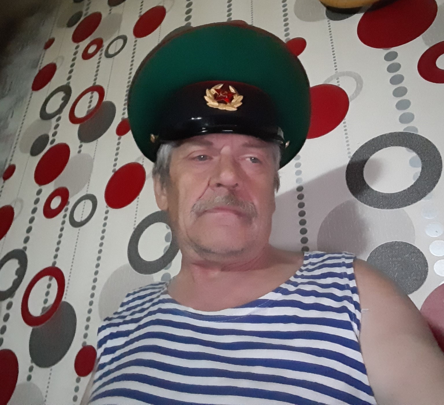 Знакомство. Фото. Нажмите, чтобы увеличить