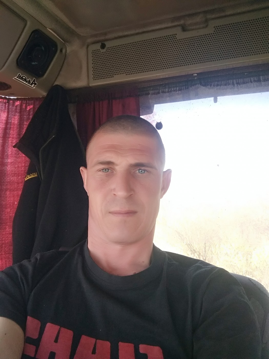 Знакомство. Фото. Нажмите, чтобы увеличить