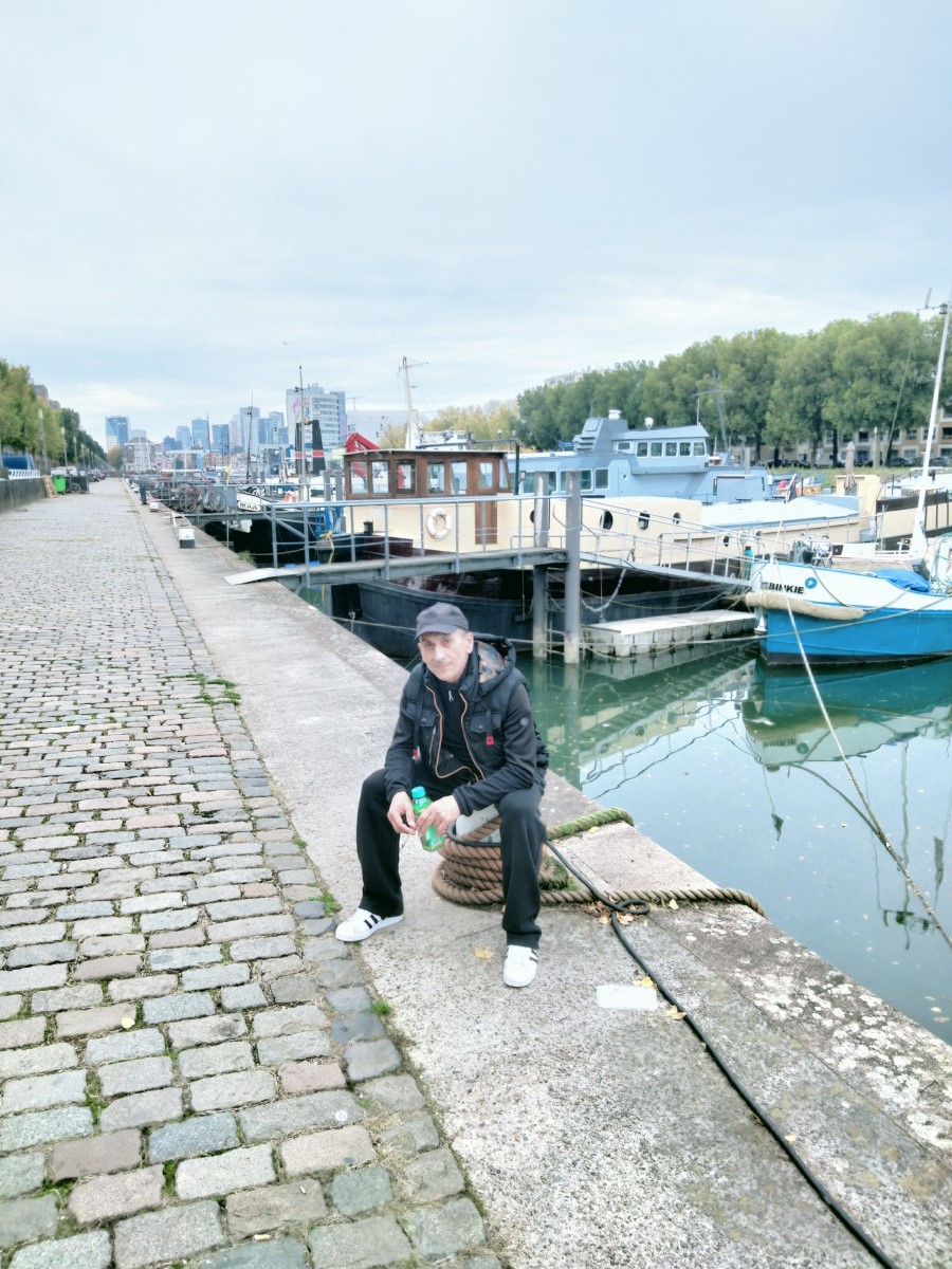 Знакомство. Фото. Нажмите, чтобы увеличить