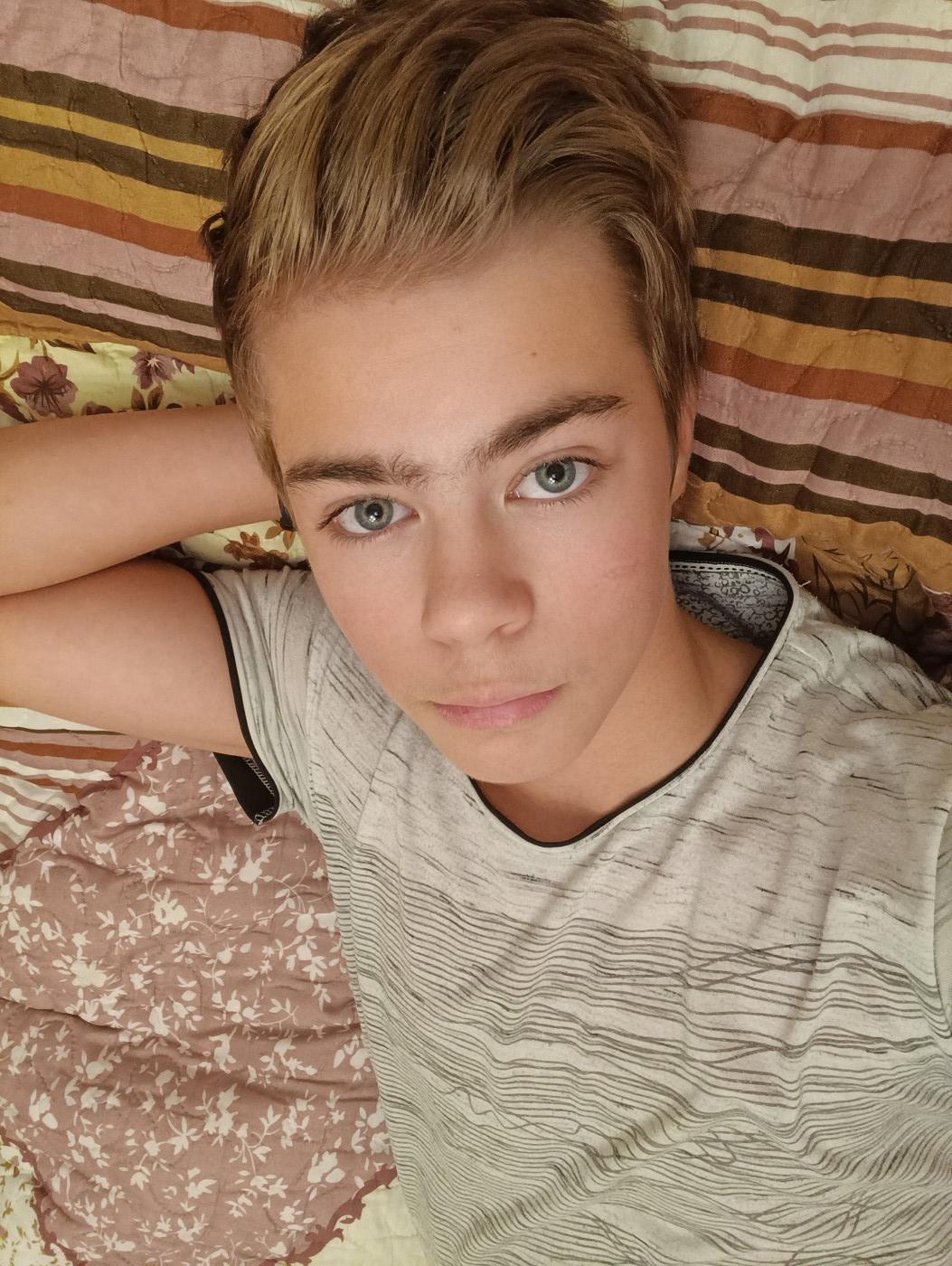 Фото девушка Денис